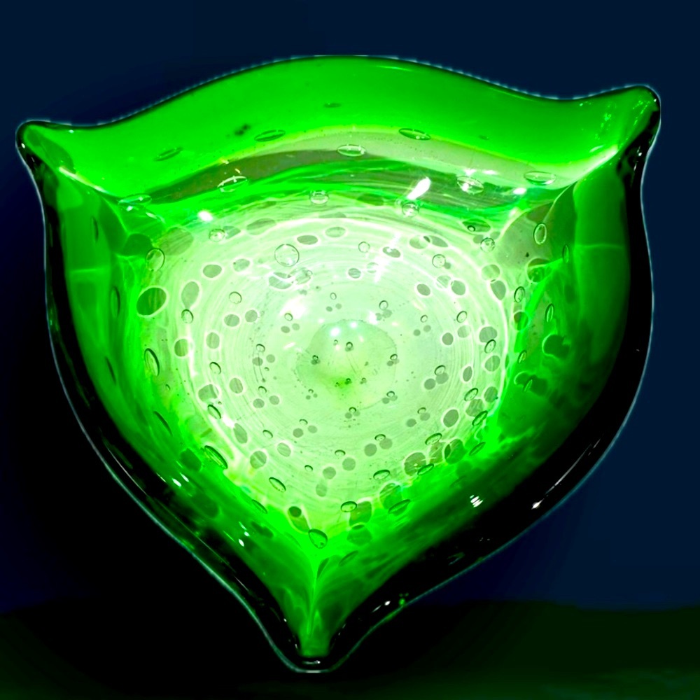 Murano emerald green "bullicante" tricorn art glass bowl/ash tray.
